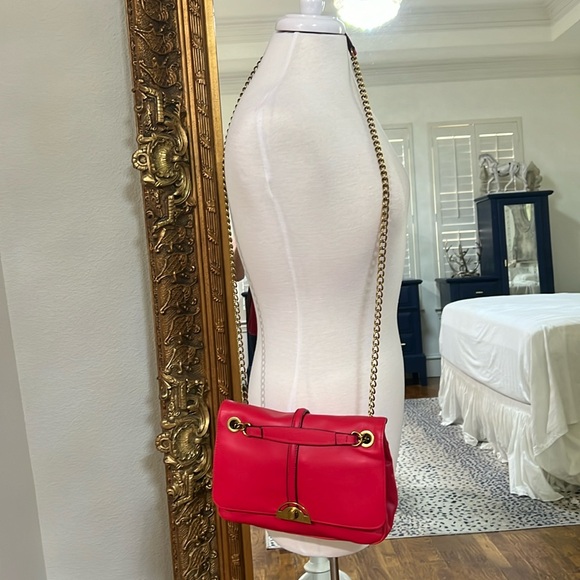 Antonio Melani Leather Red Shoulder Bag with Fab Gold Chain Strap & Detail NWOT - Picture 3 of 13